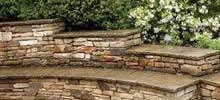 Каменная скамья - часть подпорной стенки